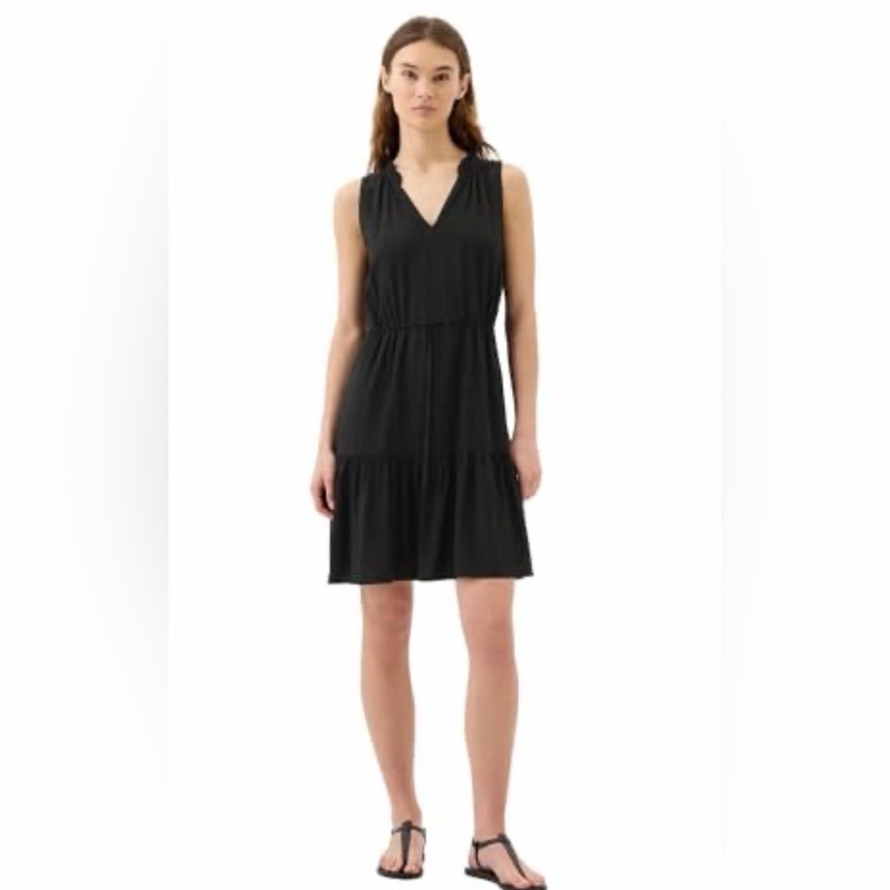 GAP Black Ruffled V-Neck Top